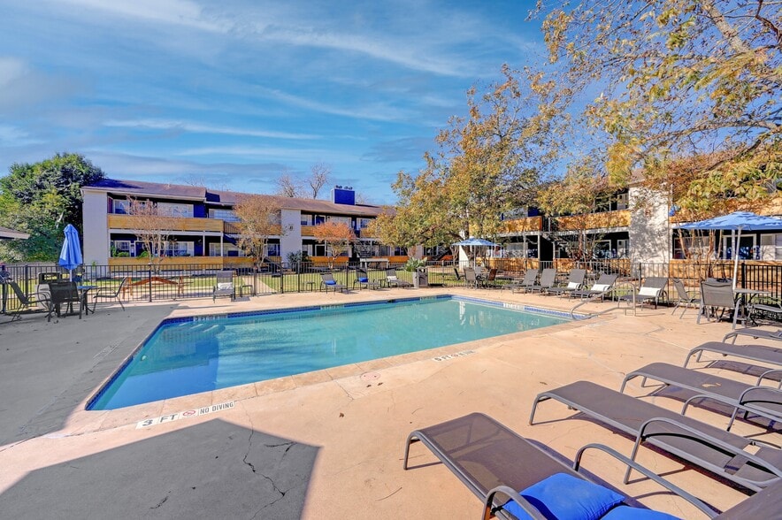 More Photos Of 483 Laurel Ln, New Braunfels Apartments For Sale