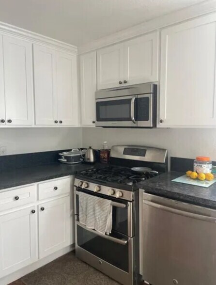 More Photos Of 609-611 16th St, Sacramento Apartments For Sale