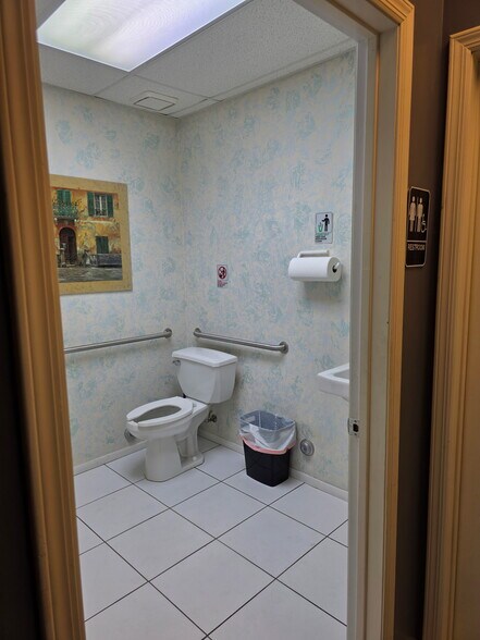 More Photos Of 80 Bridge Plaza Dr, Manalapan Township Medical For Sale