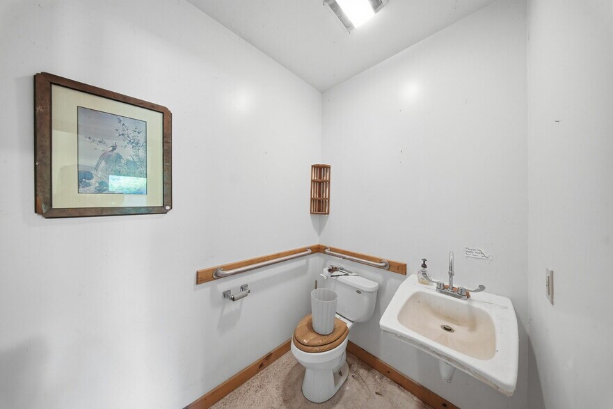 More Photos Of 696 PA-590, Lackawaxen Multifamily For Sale