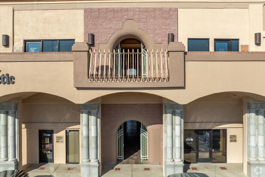 More Photos Of 2292 W Magee Rd, Tucson Coworking Space