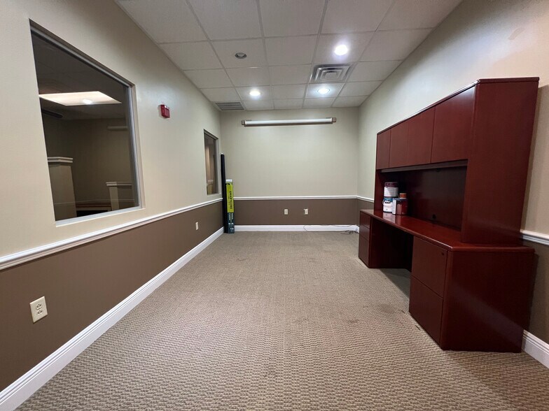 More Photos Of 1355 S International Pky, Lake Mary Office For Lease