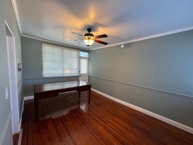 More Photos Of 210 Platt St W, Tampa Coworking Space