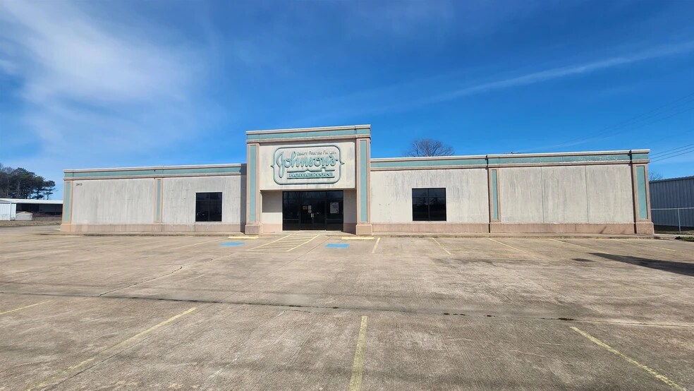 Primary Photo Of 2915 Market St, Pine Bluff Warehouse For Sale