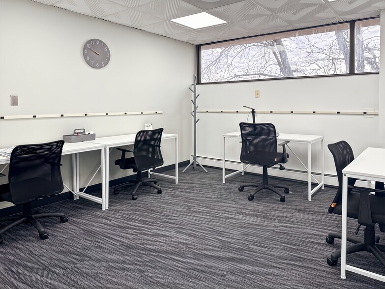 More Photos Of 6450 Farmington Rd, West Bloomfield Coworking Space