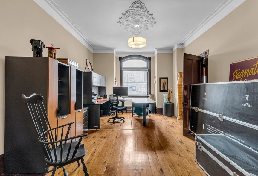 More Photos Of 113 Murray St, Ottawa Office For Sale
