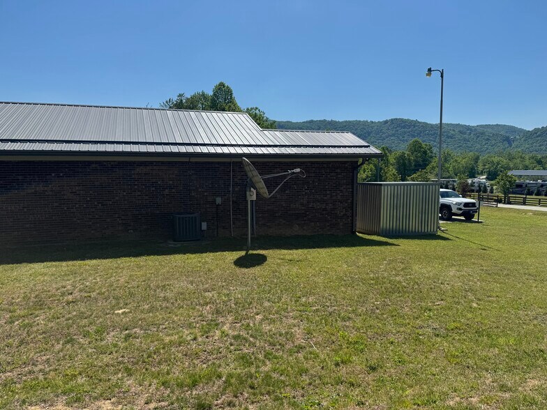 More Photos Of 5858 Old Hendersonville Hwy, Penrose Post Office For Sale