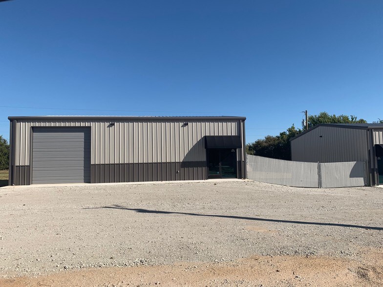 More Photos Of 1011 Upper Denton Rd, Weatherford Warehouse For Lease