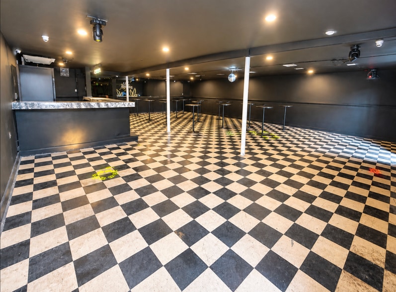 More Photos Of 6919 Lyons Ave, Houston Storefront Retail Office For Sale