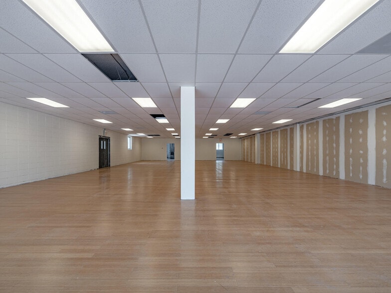 More Photos Of 8322-8330 Olive Blvd, Saint Louis Storefront For Lease