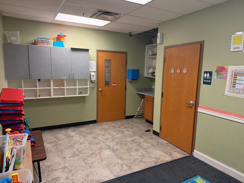 More Photos Of 5225 N 158th Ave, Omaha Daycare Center For Lease