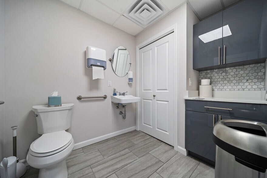 More Photos Of 75 Gilcreast Rd, Londonderry Office For Sale