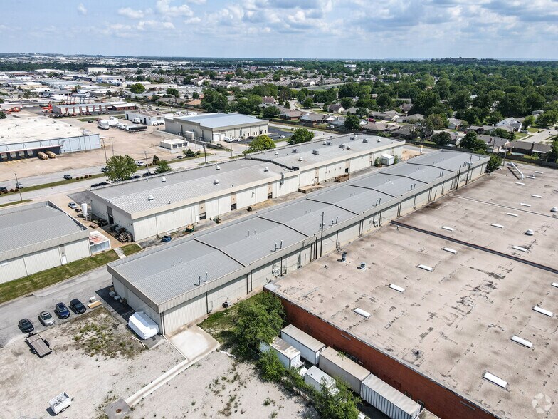 More Photos Of 6549 E 46th St, Tulsa Warehouse For Lease