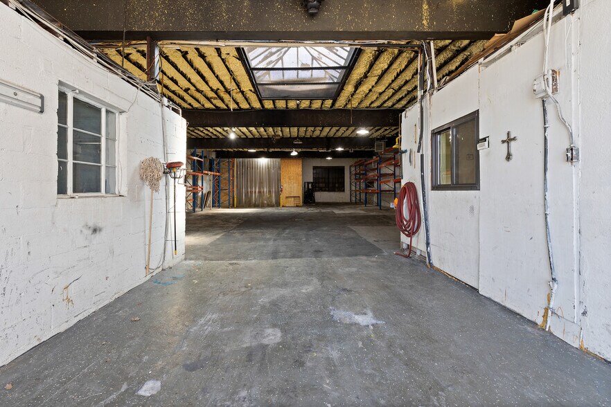 More Photos Of 10 W Sandford Blvd, Mount Vernon Manufacturing For Sale