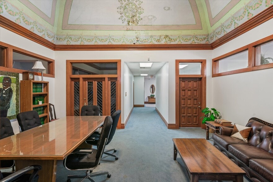 More Photos Of 102 E Moore Ave, Terrell Office For Sale