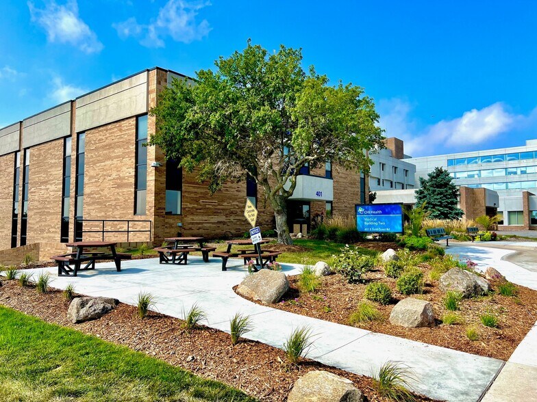 More Photos Of 401 E Gold Coast Rd, Papillion Unknown For Lease