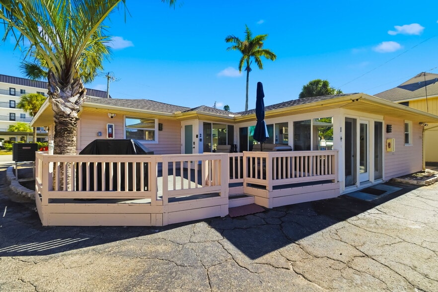 More Photos Of 9022 Midnight Pass Rd, Sarasota Apartments For Sale