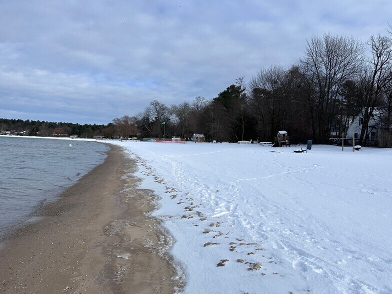 More Photos Of 841 E Front St, Traverse City Hotel For Sale