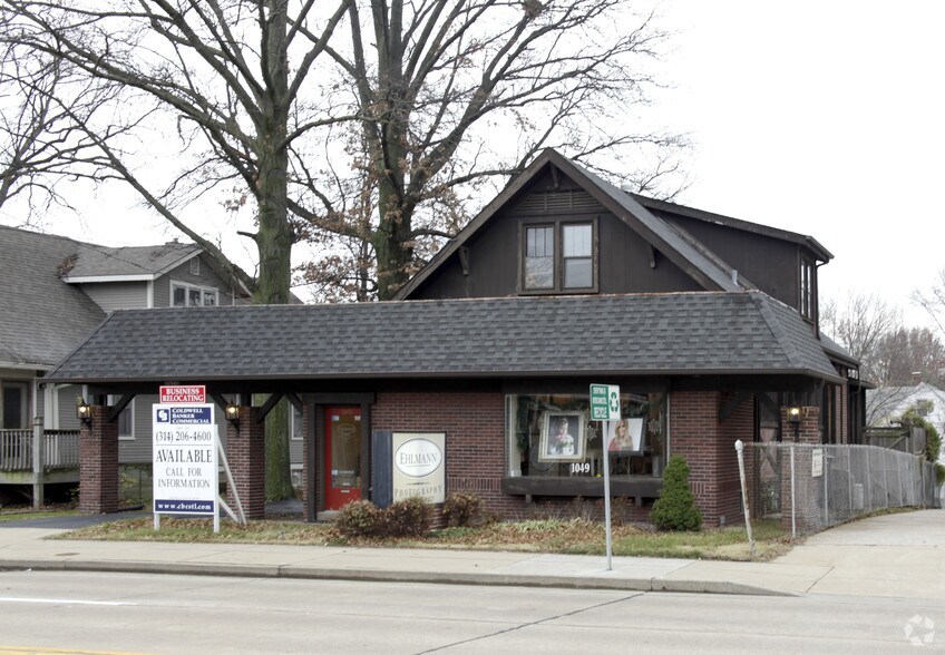 More Photos Of 1049 First Capitol Dr, Saint Charles Freestanding For Lease
