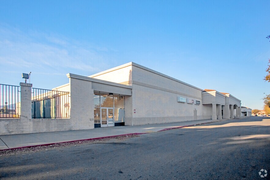 Primary Photo Of 341-351 Tres Pinos Rd, Hollister Unknown For Sale
