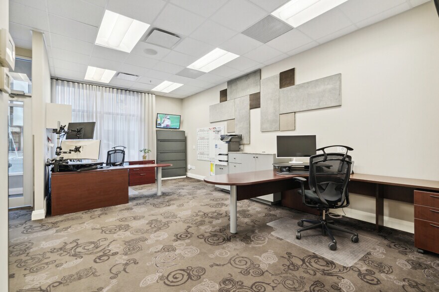 More Photos Of 934 6 Av SW, Calgary Storefront Retail Office For Lease