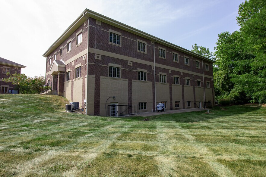 More Photos Of 695 Pro Med Ln, Carmel Office For Sale