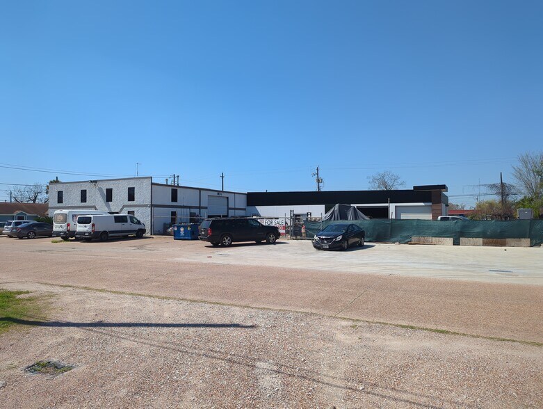 More Photos Of 513 Illinois St, South Houston Industrial For Sale