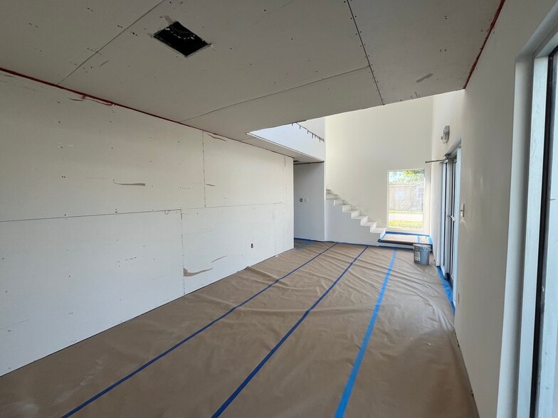 More Photos Of 907 Person St, Kissimmee Medical For Lease