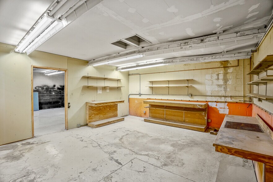 More Photos Of 20 Arroyo Cuyamungue Rd, Santa Fe Warehouse For Sale