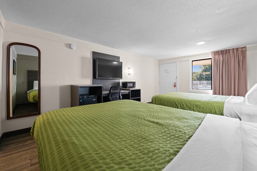 More Photos Of 1721 Broadcast St, Gastonia Hotel For Sale