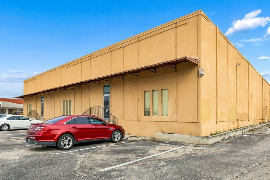 More Photos Of 3603 Fredericksburg Rd, San Antonio Storefront For Sale