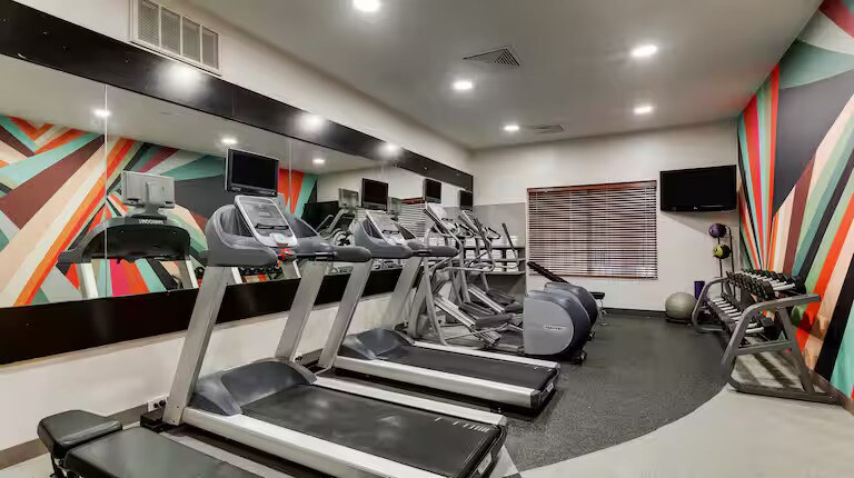 More Photos Of 4400 North Fwy, Fort Worth Hotel For Sale