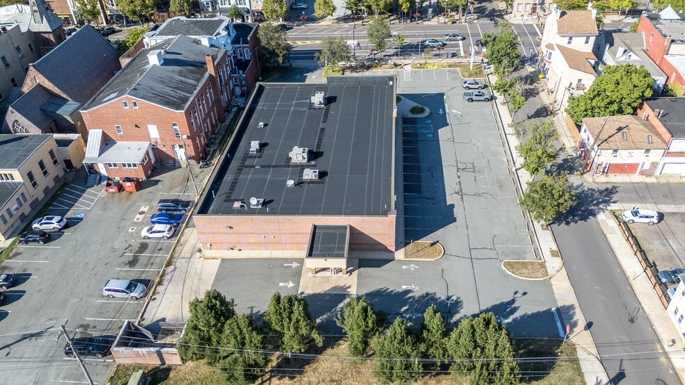 More Photos Of 340 E High St, Pottstown Drugstore For Lease