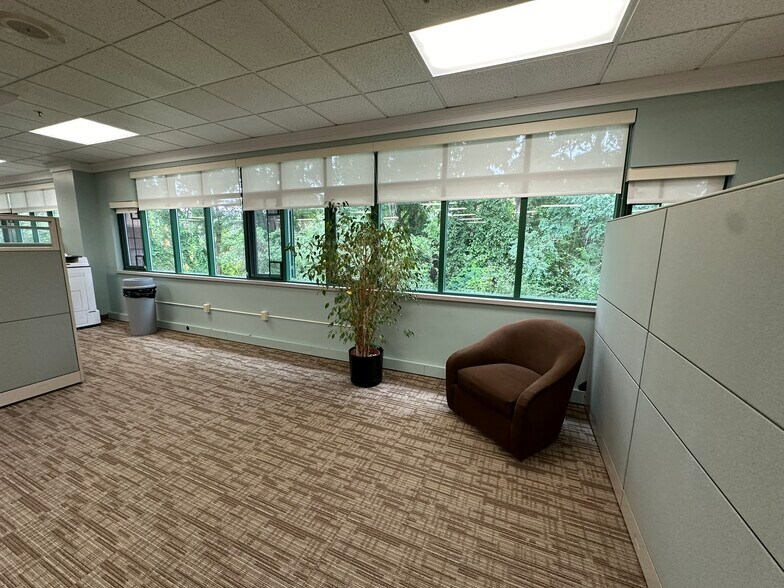 More Photos Of 6 Blackstone Valley Pl, Lincoln Medical For Sale