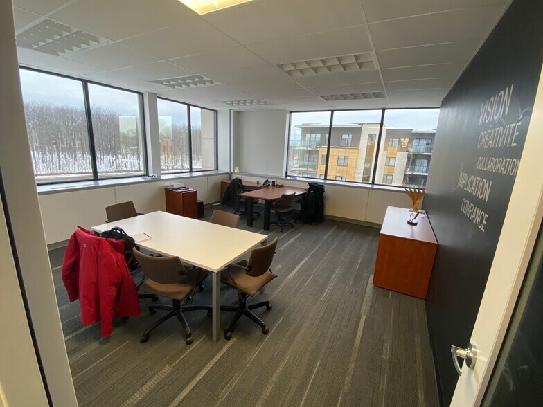 More Photos Of 2475 Boul Laurier, Québec Office For Lease