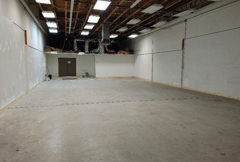 More Photos Of 2500 N Coyote Dr, Tucson Manufacturing For Lease