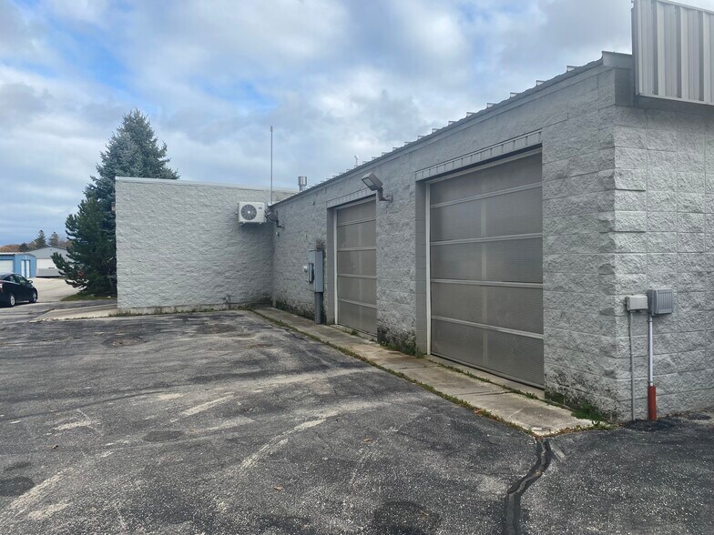 More Photos Of 1416 Center Ave, Oostburg General Retail For Sale
