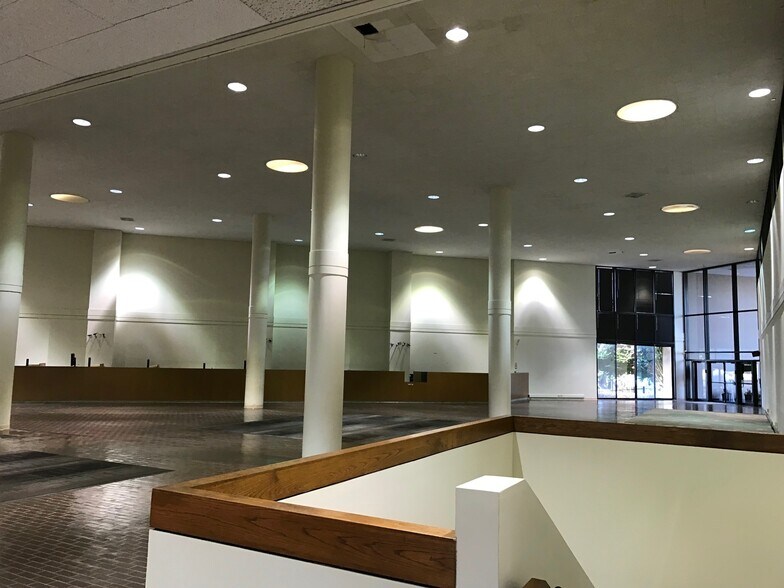 More Photos Of 12605 East Fwy, Houston Office For Lease