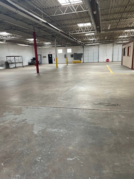 More Photos Of 2000 Dolton Rd, Calumet City Warehouse For Lease