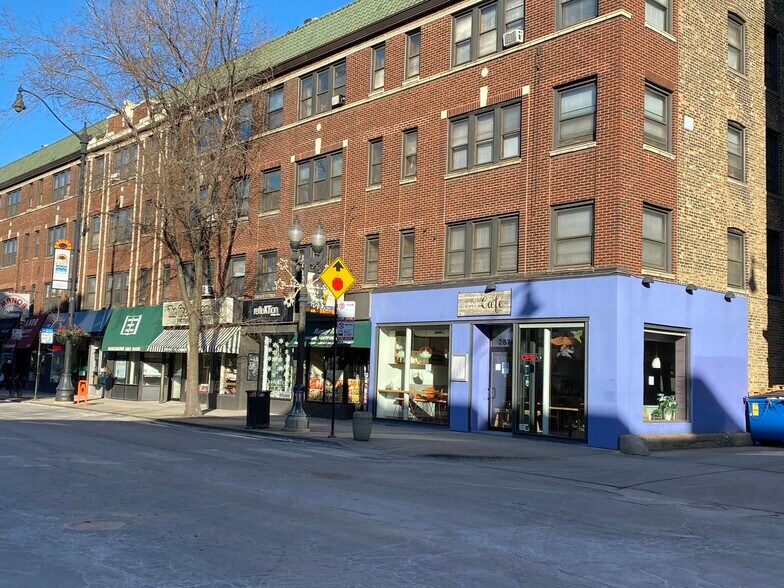 More Photos Of 2903 N Broadway St, Chicago Apartments For Lease