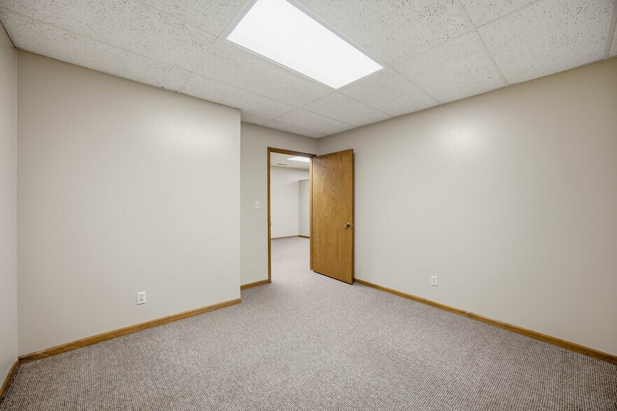 More Photos Of 110 SE Grant St, Ankeny Office For Sale