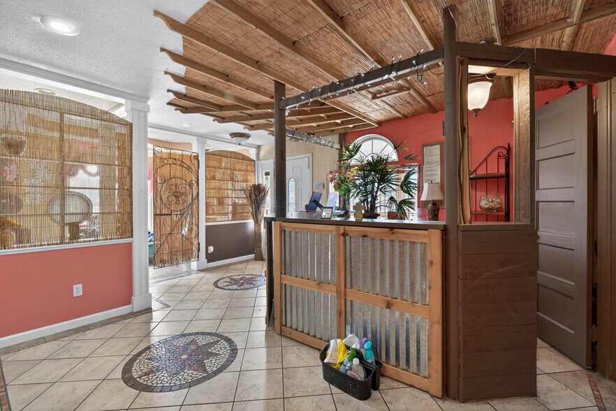 More Photos Of 4849 Mercer University Dr, Macon-Bibb Storefront For Sale