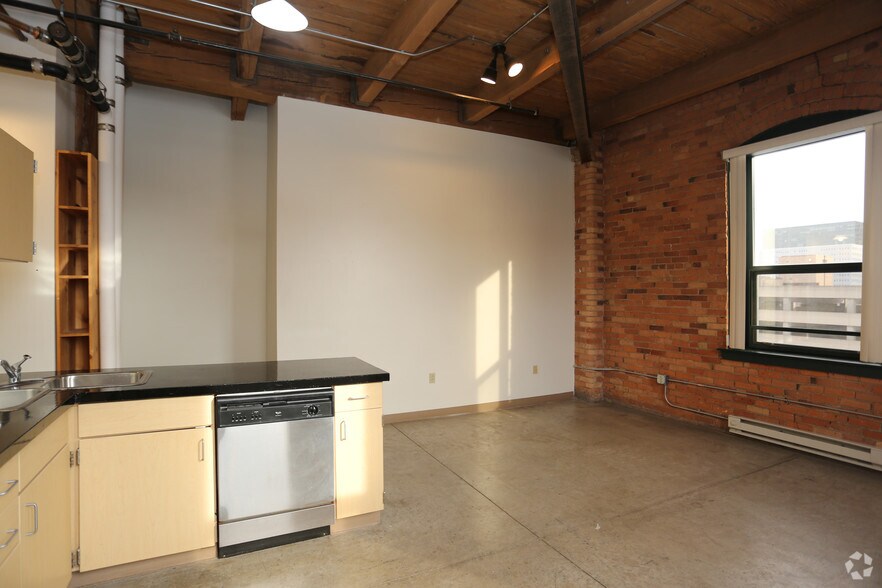 More Photos Of 87 N Clinton Ave, Rochester Apartments For Lease