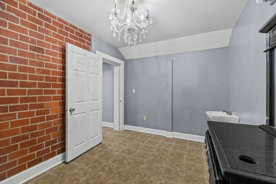 More Photos Of 316 Beech St, Morristown Office For Sale