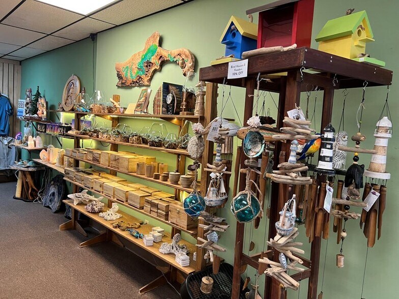 More Photos Of 903 Garibaldi Ave, Garibaldi Freestanding For Sale