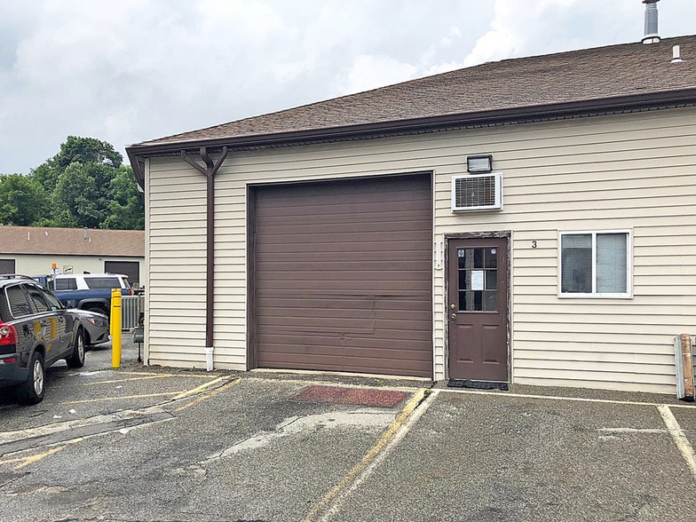 More Photos Of 151 Grassy Plain St, Bethel Warehouse For Lease