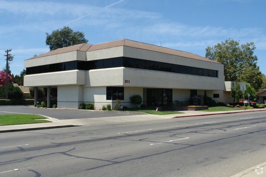 More Photos Of 311-317 W Noble Ave, Visalia Medical For Lease