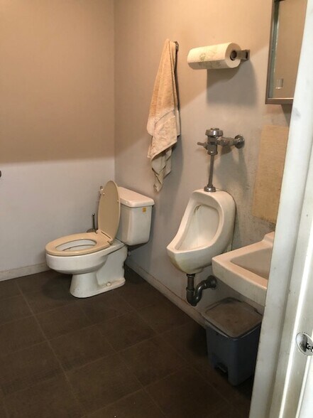 More Photos Of 1-32 Merry Ln, East Hanover Warehouse For Sale