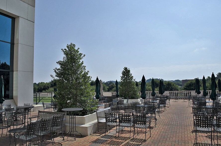 More Photos Of 4201 Congress St, Charlotte Office For Lease