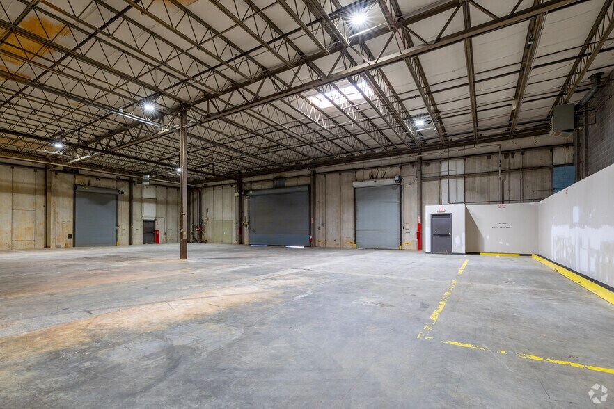 More Photos Of 11707 Steele Creek Rd, Charlotte Manufacturing For Lease